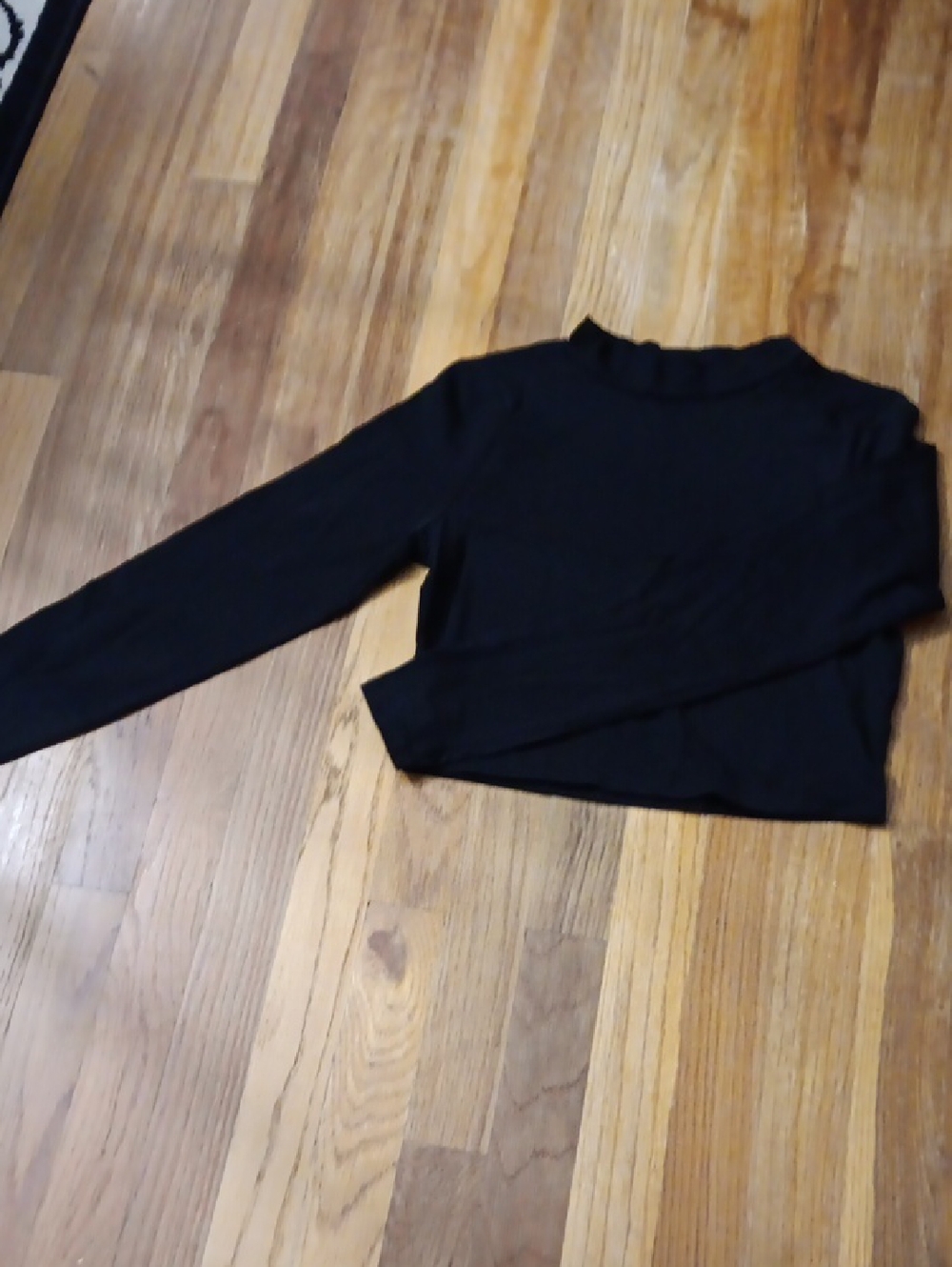 Classic Black Long-Sleeve Women's Cropped  Top- NWOT